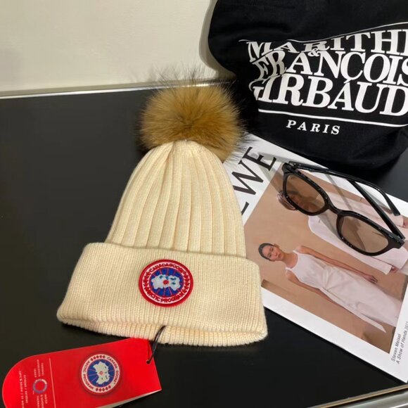 Canada Goose Beanie Hat - Picture 1 of 7